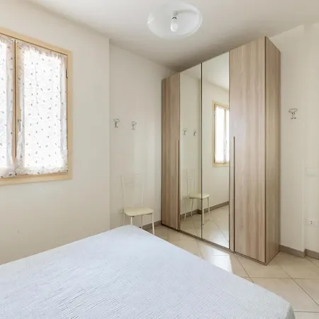 Apartment In Pieno Centre, Con Aria Condizionata E Posteggio *
